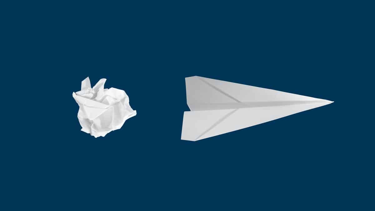 Failure and success of the innovation process illustrated by a paper plane